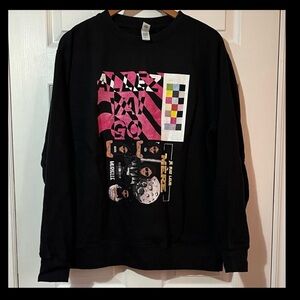 Trendy Black Graphic Sweatshirt